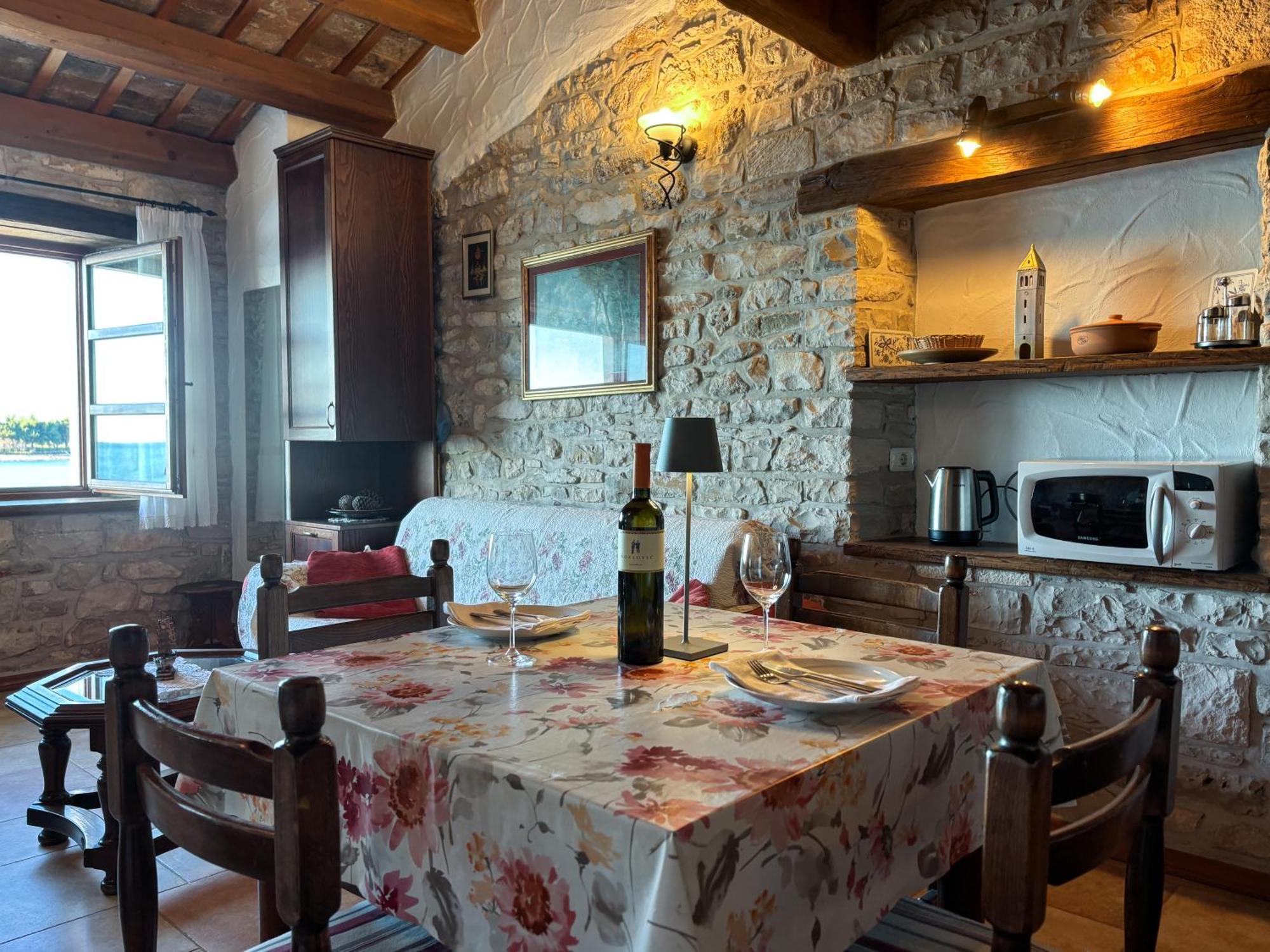 City Center Coastal Escape - Apartments With Sea View Or Cozy Room Novigrad Istria Exteriér fotografie